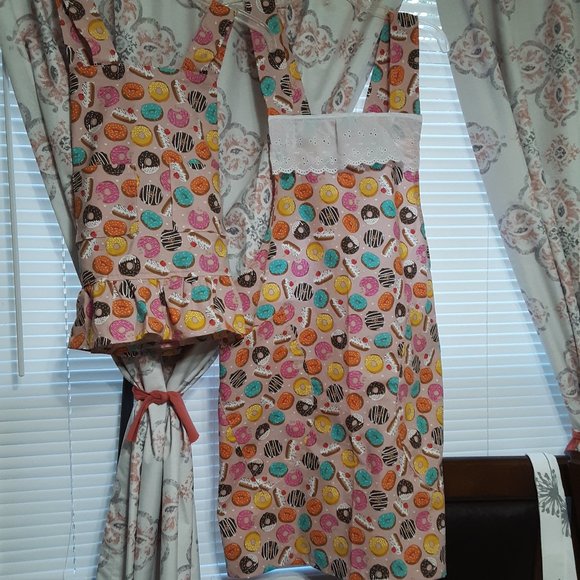Cross Back Apron - Picture 6 of 7